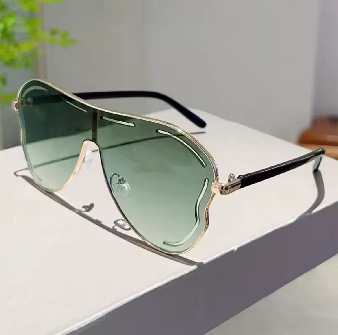 Bossy money green shades