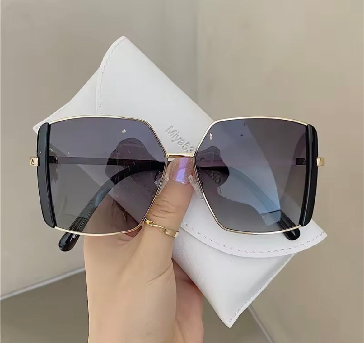 Classic Shades in Black