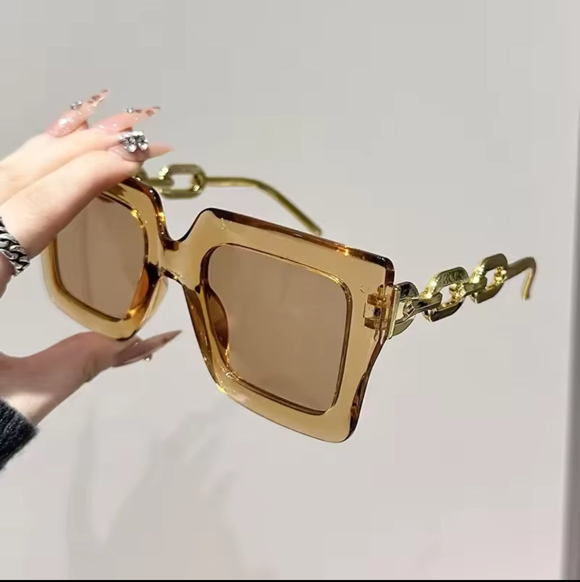 Tea color baddie shades