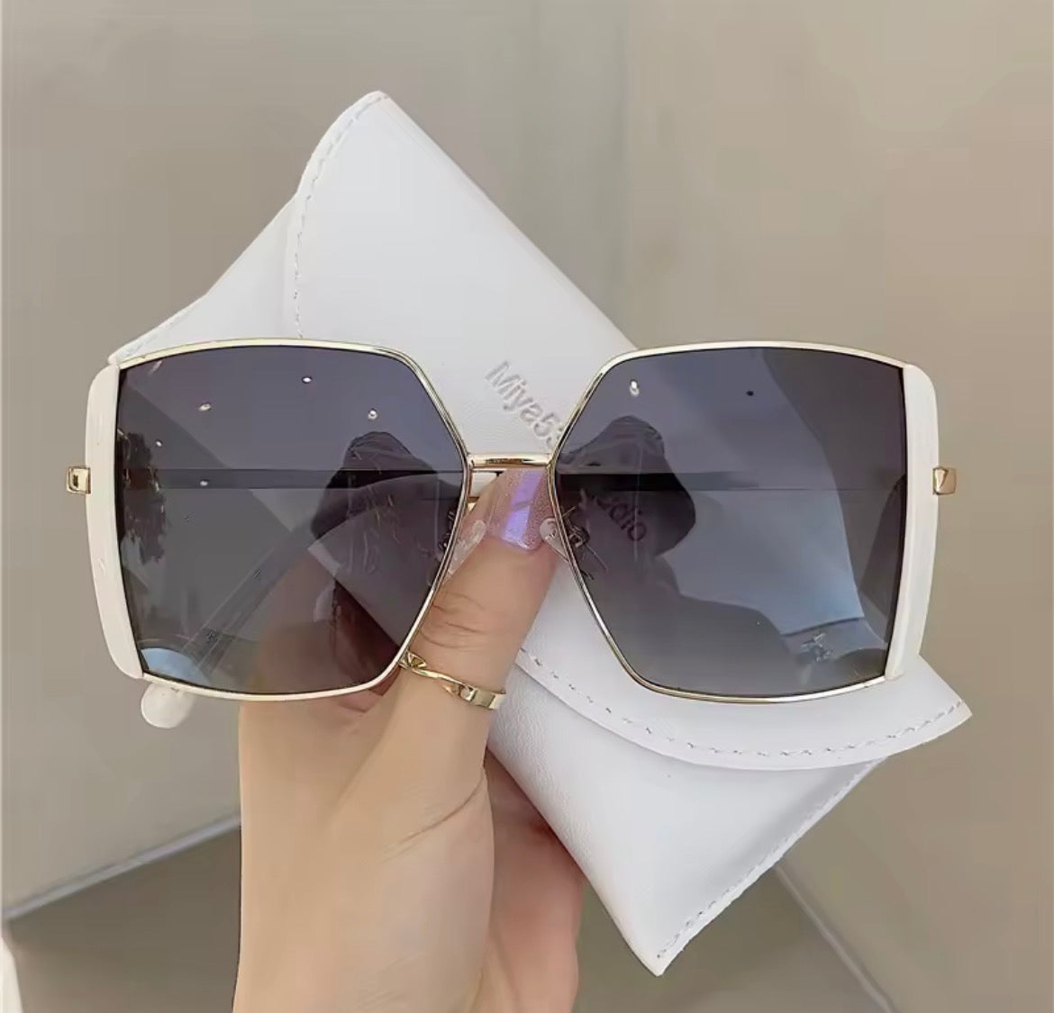 Classic  Shades in white
